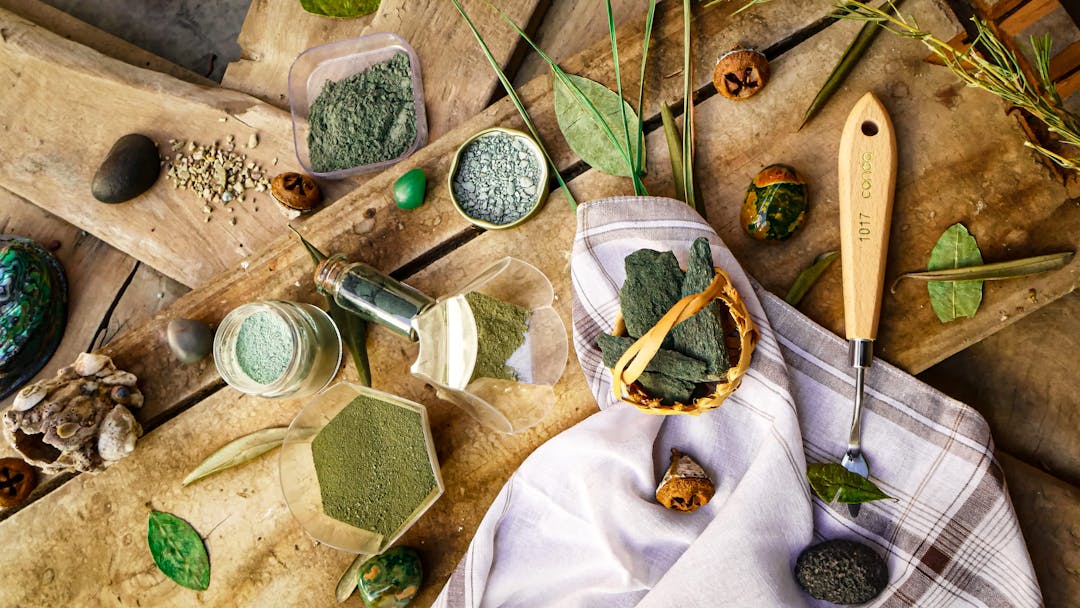 Natural herbal powders on a wooden table—choose high-quality pandan