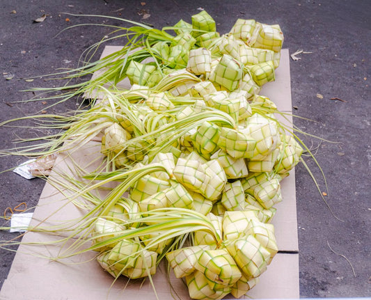 Traditionelle asiatische Ketupat aus Pandanblättern – beliebt in Asien