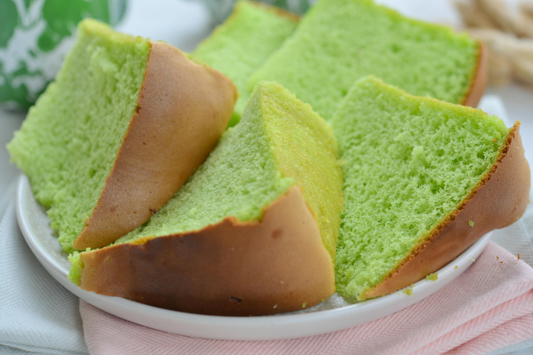 Zelfgemaakte pandan-chiffoncake, luchtig en van nature groen